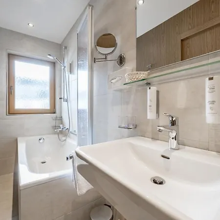 ベッド・アンド・ブレックファスト Fender