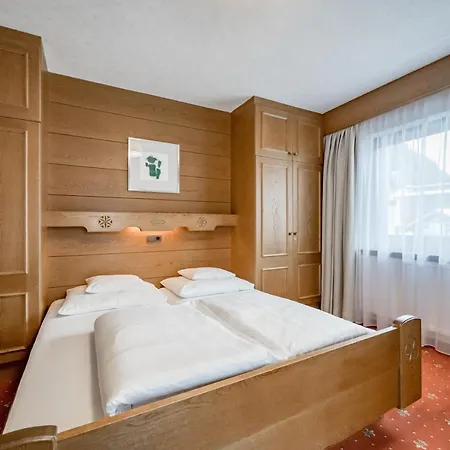 ベッド・アンド・ブレックファスト Fender 3*